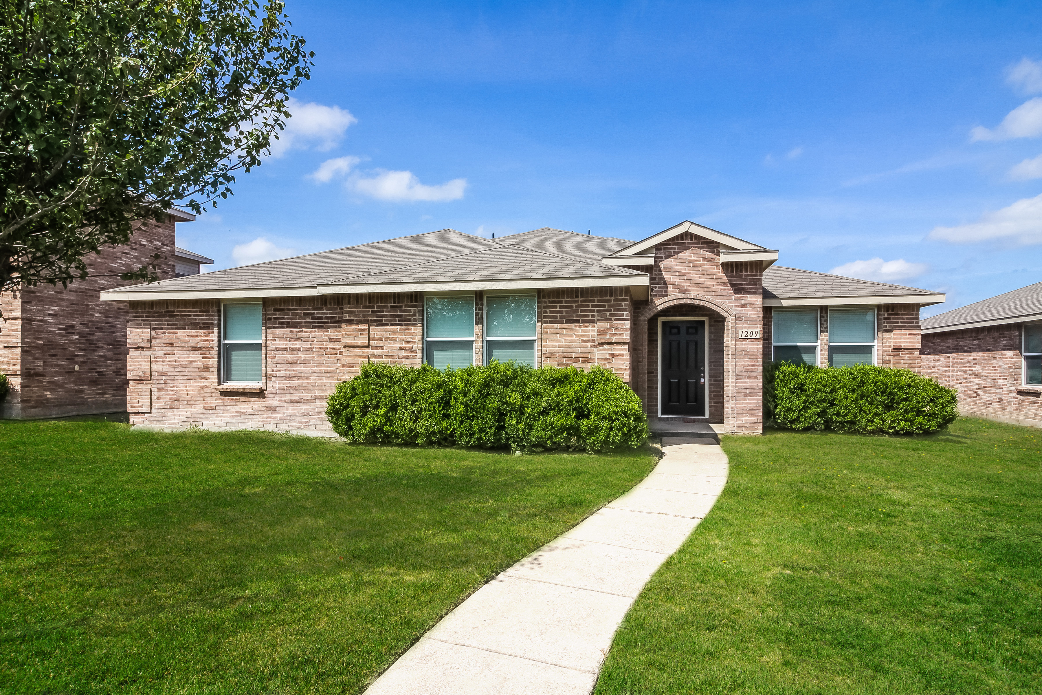 1209 Candler Dr Lancaster, TX 75134